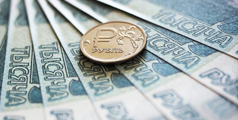 Ход рублем: почему не стоит продавать российскую валюту в конце года