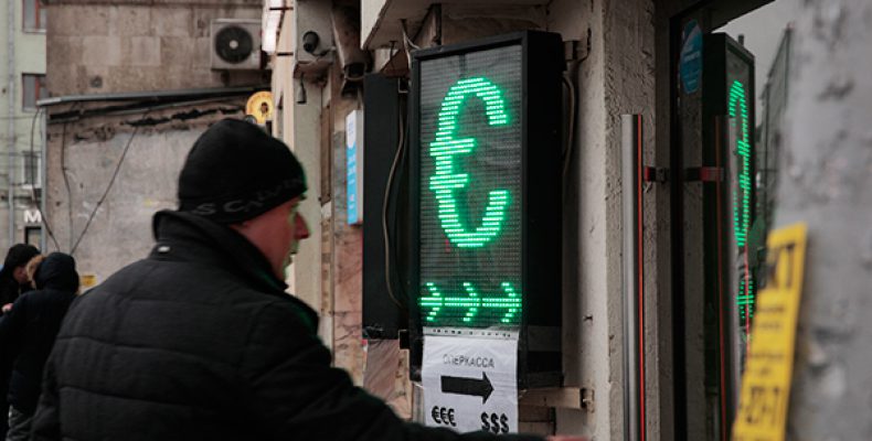 Почему евро будет стоить 65 руб. к концу февраля